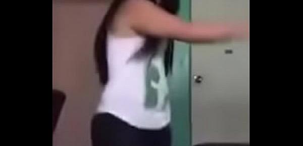  Nalgona bailando